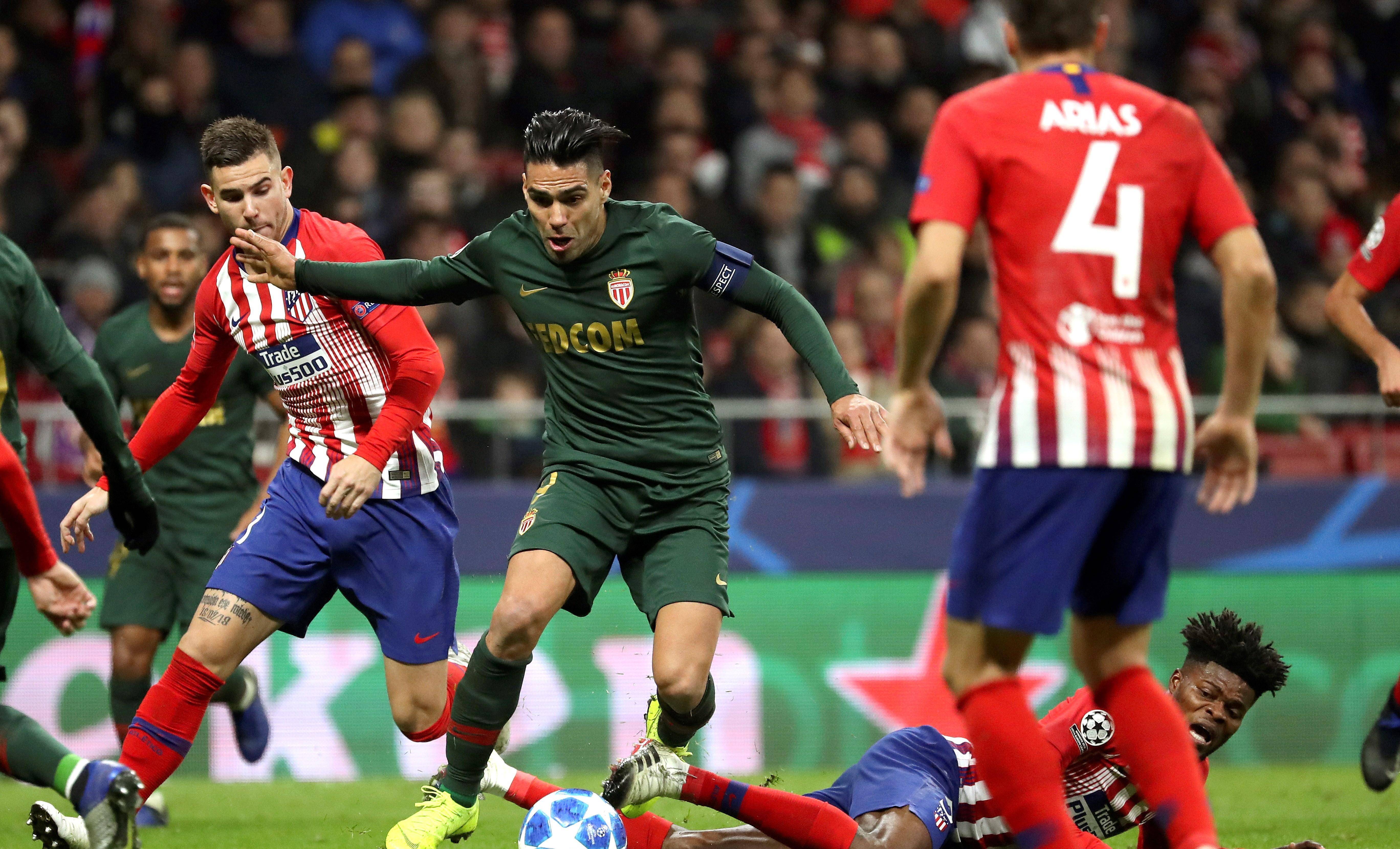 包含尤文图斯甩开拜仁慕尼黑，欧冠八强决战一触即发的词条