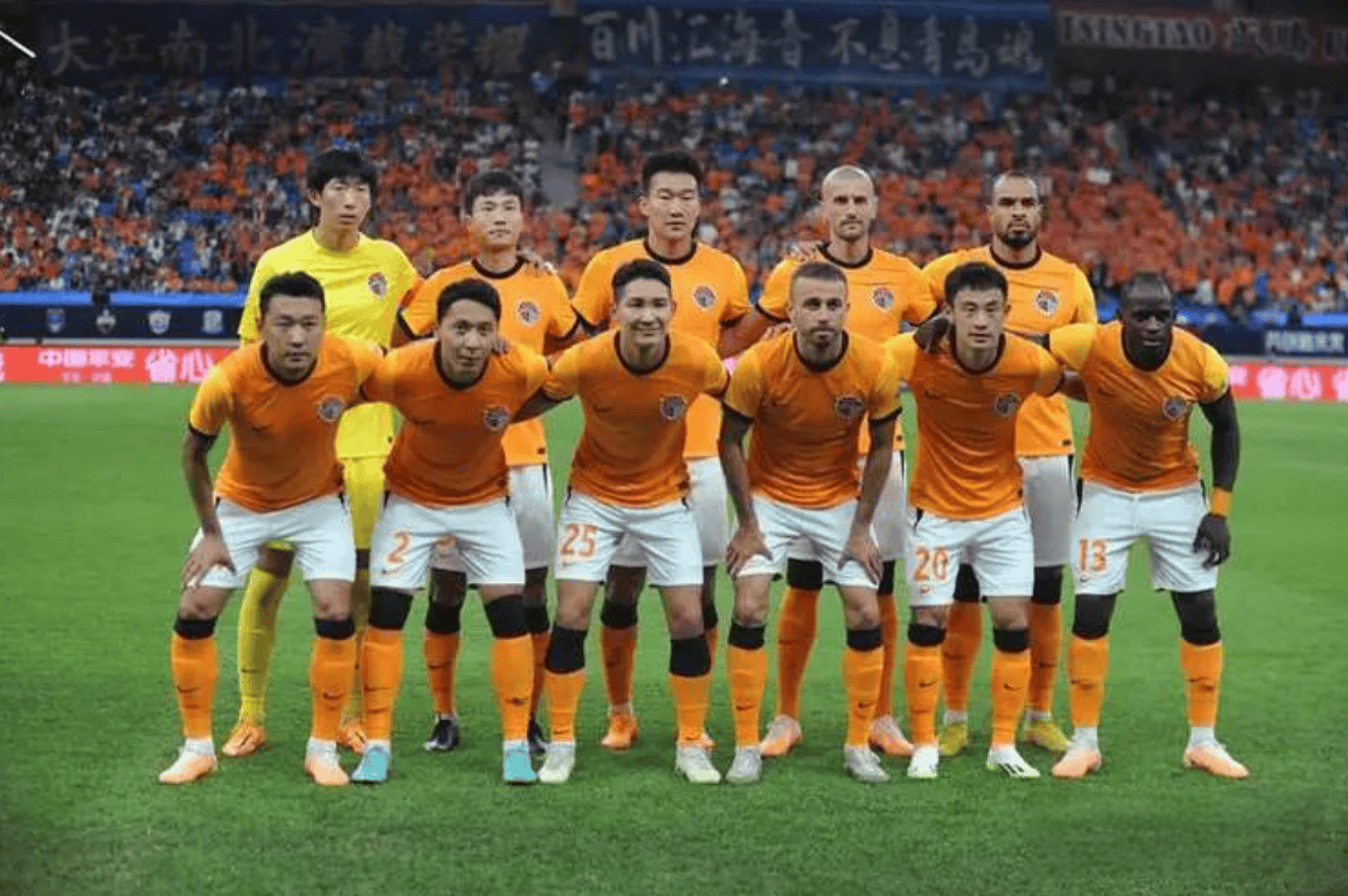 重要对决！鲁能对阵恒大，中超劲旅交手赛场激烈的简单介绍