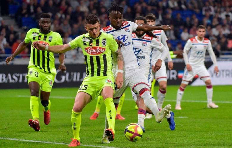 包含克莱蒙主场胜利，提升积分榜排名的词条