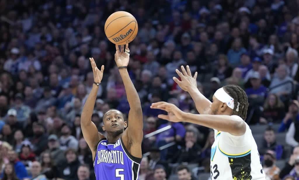 西亚卡姆三巨头联手，猛龙得分突破，险胜冲击季后赛！