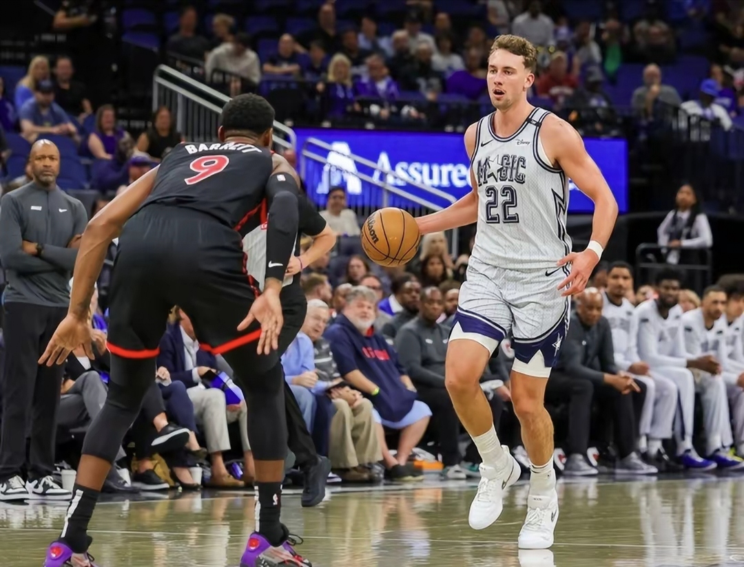 米切尔绝杀时刻，猛龙点燃赛场，险胜迎来胜利！的简单介绍