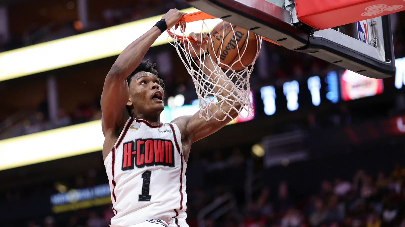 格林绝杀时刻，威金斯点燃赛场，命运悬念迎来胜利！